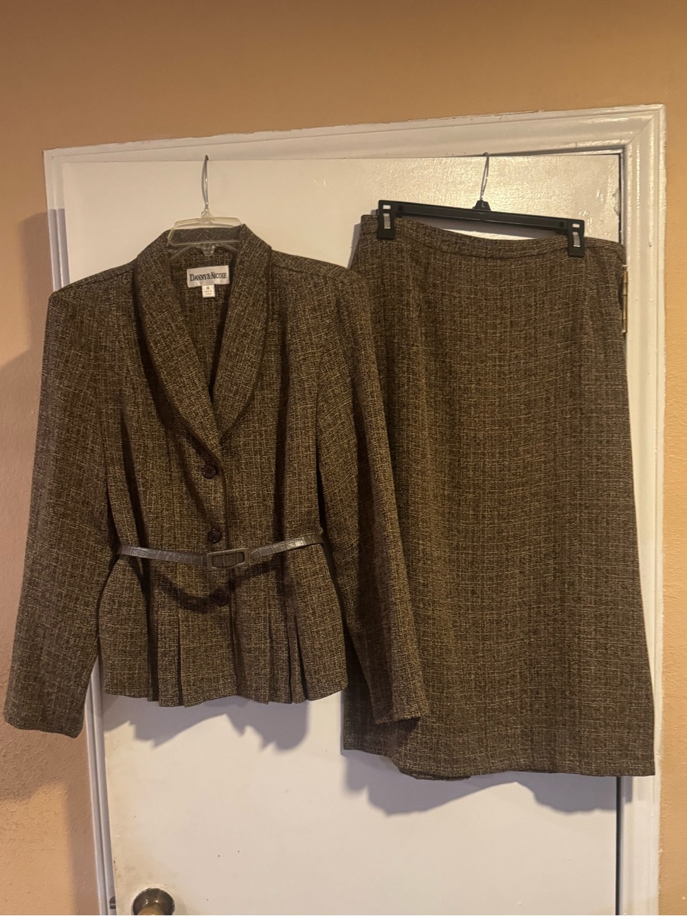 Danny & Nicole Brown Belted 2 Piece Skirt Suit Size 16